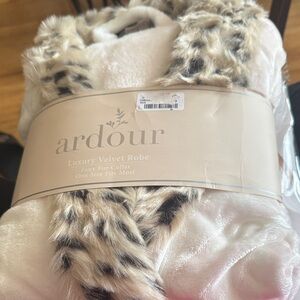Ardour Luxury Velvet Robe with Faux Fur Collar